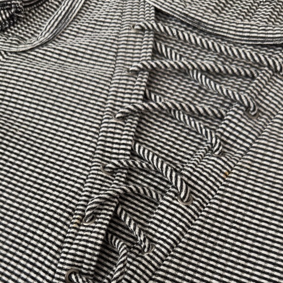 Nectar Clothing criss cross cold shoulder long sleeve shirt top size small - Picture 7 of 10